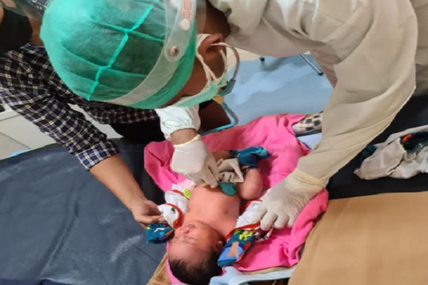 Denpasar Gempar, Bayi Cantik Dibungkus Kardus Dibuang di Pinggir Jalan