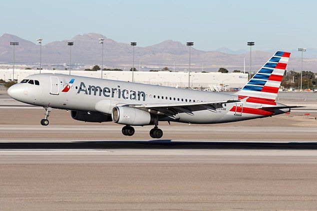 American Airlines Berhadapan dengan Benda Misterius di Langit