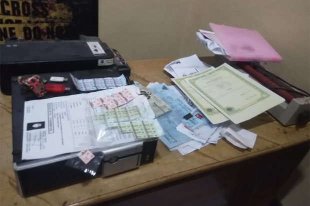 Polisi Tangkap IRT Penyedia Jasa Pemalsuan Dokumen di Mamajang