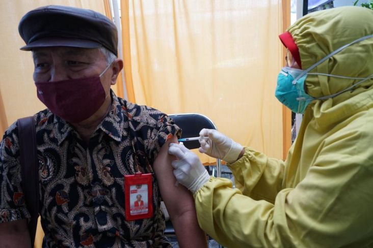 Vaksinasi COVID-19 Masuk Kampus, Dosen Untag Jadi yang Pertama di Surabaya