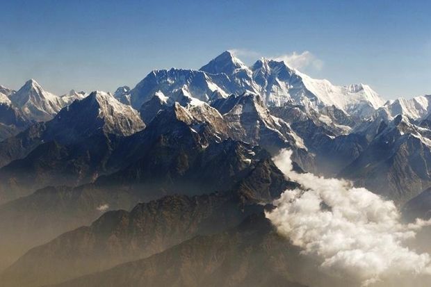 Setahun Ditutup, Nepal Kembali Buka Gunung Everest untuk Pendaki