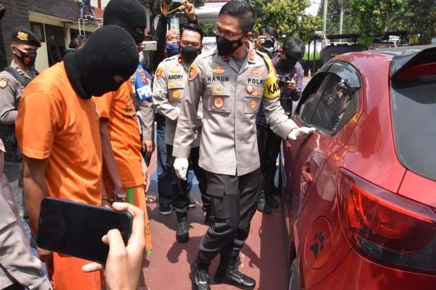3 Pelaku Pencurian Modus Kempis Ban di Bogor Ditangkap, Korbannya Istri Kades