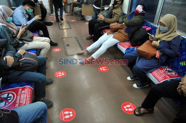 Selama Ramadhan Penumpang KRL Commuter Line Diizinkan Berbuka dalam Kereta