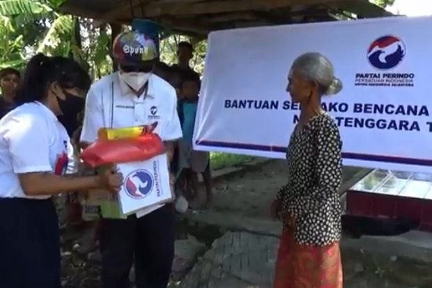 Perindo Kabupaten Kupang Bagikan 300 Paket Sembako untuk Warga Terdampak Badai Seroja