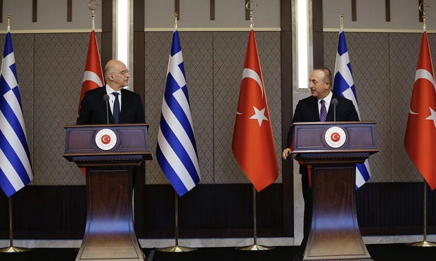 Menlu Turki dan Yunani Bertengkar Saat Konferensi Pers