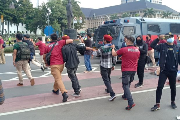 Diduga Bikin Kericuhan di Patung Kuda, 30 Orang Digelandang ke Polda Metro Jaya