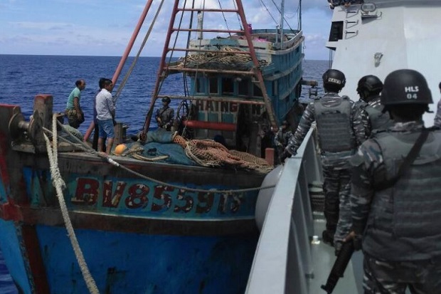 Berusaha Kabur, KKP Tangkap Kapal Maling Ikan Asal Vietnam