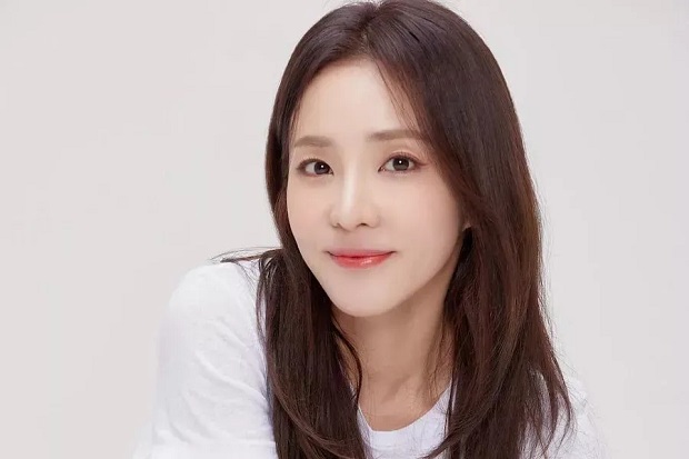 Sandara Park Resmi Tinggalkan YG Entertainment Setelah 17 Tahun