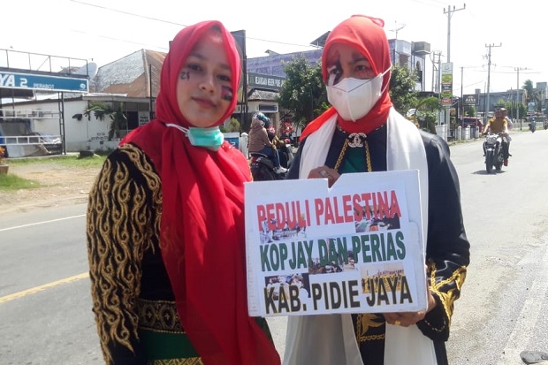 Gadis-gadis Cantik Aceh Berlukis Bendera Palestina di Wajah, Galang Dana di Pijay