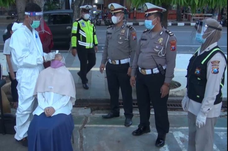 Hendak Mudik Berbekal Hasil Rapid Test Editan, Sekeluarga dari Bogor Berurusan dengan Polisi Lamongan
