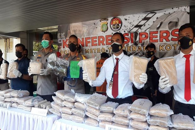 Polisi Buntuti Penyelundupan 65 Kg Ganja dari Daan Mogot sampai Tanah Abang