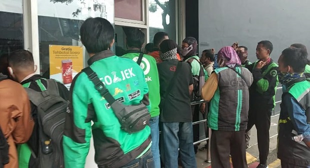 BTS Meal McDonald di Tangerang Ricuh, Puluhan Driver Ojol Protes Mengantre Berjam-jam