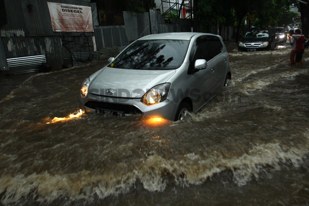 Mulai Musim Hujan, Waspada Bahaya Hydroplaning pada Ban Kendaraan Anda