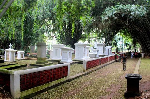 Makam Kuno Belanda di Kebun Raya Bogor, Misteri Dua Nama dalam Satu Nisan