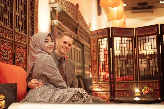 Sebulan Kenal, Pria Austria Masuk Islam dan Nikahi Selebgram Indonesia