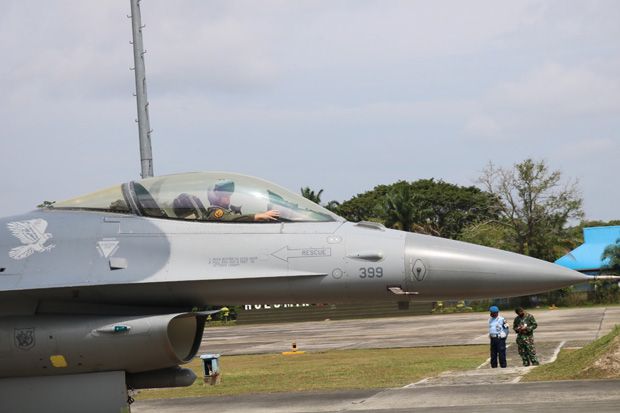 Latihan Bersama TNI AU, 6 Jet Tempur F-16 Milik AS Tiba di Pekanbaru