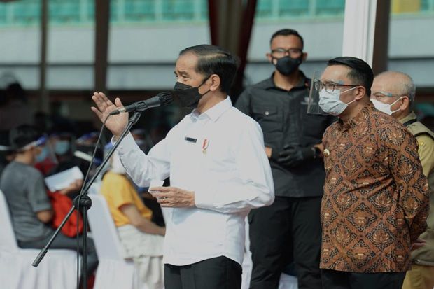Didampingi Ridwan Kamil, Jokowi: Vaksinasi Massal di Bekasi Jadi Percontohan Nasional