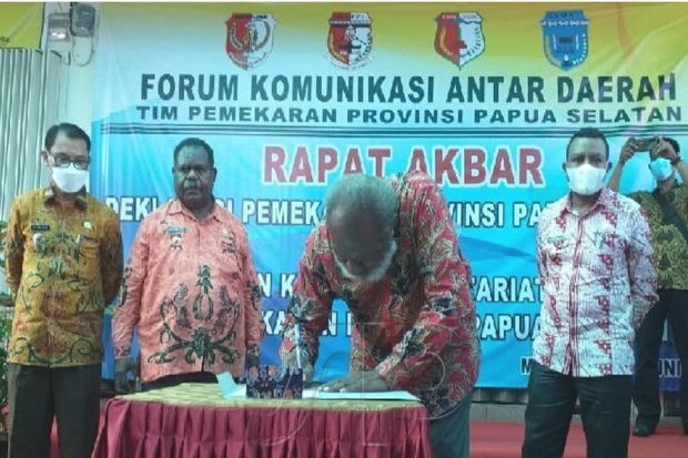 Bupati dan Wakil Bupati Asmat, serta Tiga Kepala Daerah Deklarasikan Provinsi Papua Selatan