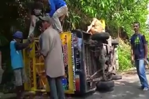 Angkut Anak-anak, Mobil Odong-odong Terguling di Cimahi, 14 Penumpang Terluka