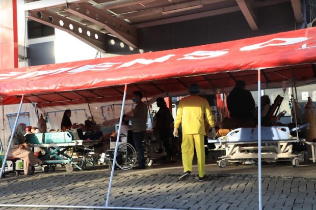 Pasien COVID-19 Meroket, RSUD Tugurejo Semarang Terpaksa Dirikan Tenda Darurat
