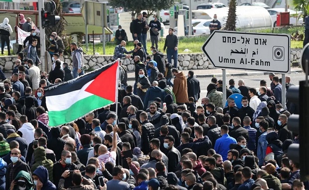 Warga Palestina di Israel Teriak Yerusalem Garis Merah saat Pawai Bendera