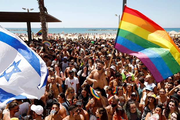 MA Israel Izinkan Pasangan Gay Miliki Anak Melalui Ibu Pengganti