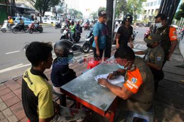 Jalani Sidang Tipiring, 58 Pelanggar PPKM Darurat di Jakbar Dikenai Denda