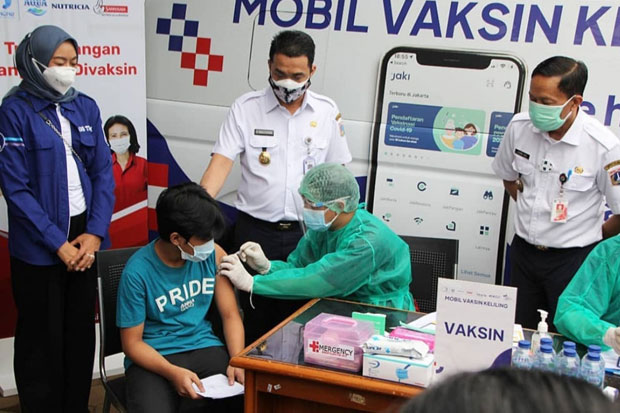 Wagub DKI Tinjau Vaksinasi Keliling di Cipedak dan Universitas Budi Luhur