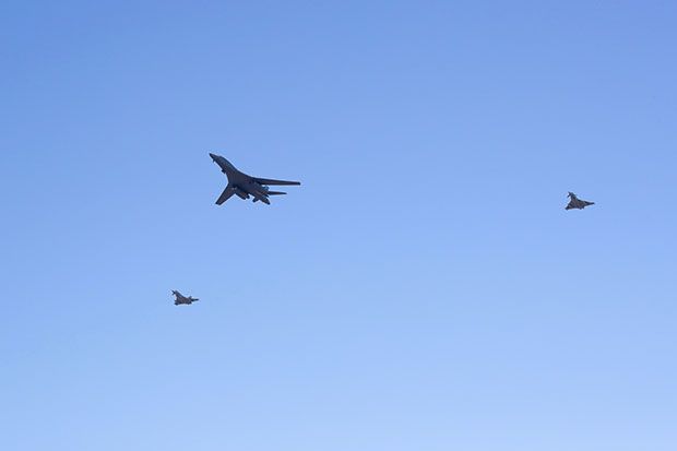 Jet Tempur Moskow Cegat dan Kawal Tiga Bomber AS Dekat Perbatasan Rusia