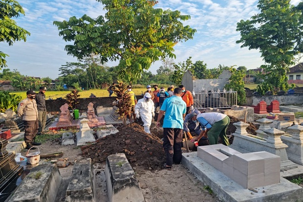 Klaten Gempar, Kuburan Warga Dibongkar kembali karena Tali Pocong Lupa Dilepas