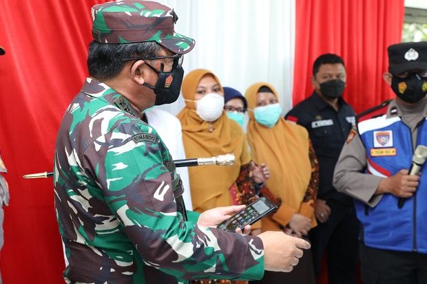 Panglima TNI Cek Kesiapan Tenaga Tracer di Sejumlah Puskesmas di Sidoarjo dan Malang