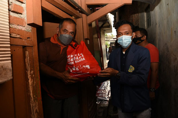 Gandeng BEM Nusantara, Gerakan Berbagi Salurkan Bantuan untuk Warga Warakas