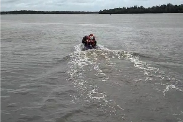 Perahu Fiber 15 PK Angkut 13 Orang Hilang di Asmat Papua