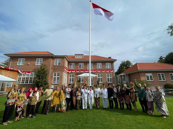 Hujan Deras Tak Surutkan Semangat WNI di Denmark Rayakan HUT ke-76 Kemerdekaan RI