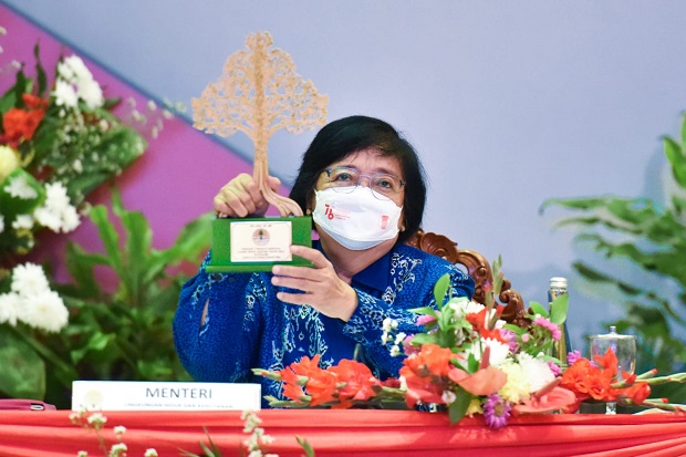 Menteri LHK Berikan Penghargaan dan Apresiasi Teladan Wana Lestari 2021