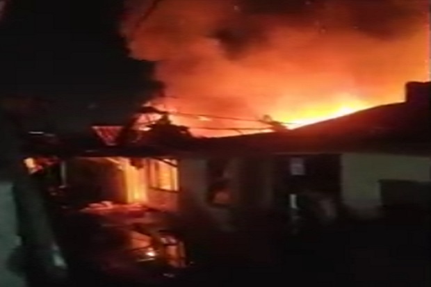 Usir Nyamuk dengan Membakar Kertas, 1 Rumah di Surabaya Ludes Dilalap Kobaran Api