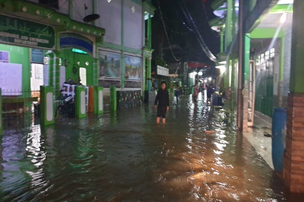 Semalaman Diguyur Hujan Lebat, Ratusan Rumah Warga di Rangkasbitung Terendam Banjir
