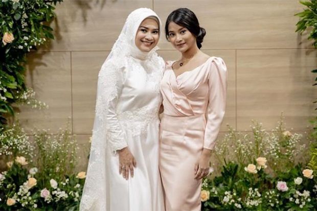 Potret Siti Adira Kania, Putri Ikke Nurjanah yang Lulus dari UI dengan Predikat Cum Laude