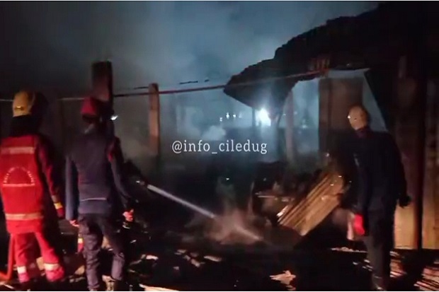 Kebakaran Lahap Rumah Mebel di Pondok Aren Tangerang Selatan