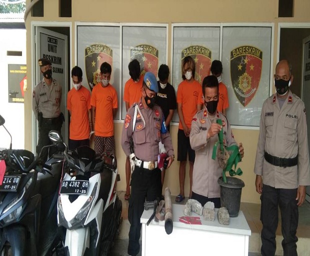 Balas Dendam, 7 Anggota Geng Motor Serang Rumah Lawannya