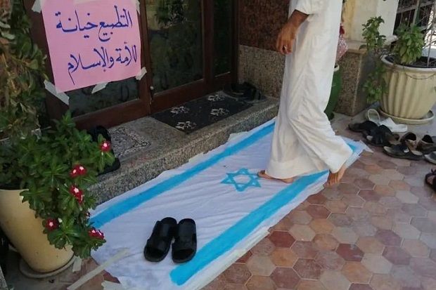 Bendera Israel Dijadikan Keset Kaki di Masjid Bahrain