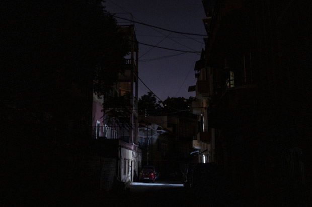 Pembangkit Listrik Terbesar Dimatikan, Lebanon Gelap Gulita