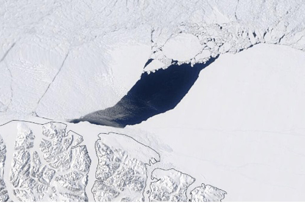 Pertanda Buruk, Ilmuwan Melihat Lubang Besar di Es Terakhir Arktik