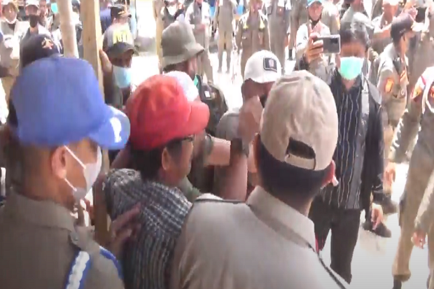 Penyegelan Pasar Swadaya di Kendari Ricuh, Warga Pemilik Lapak Ngamuk