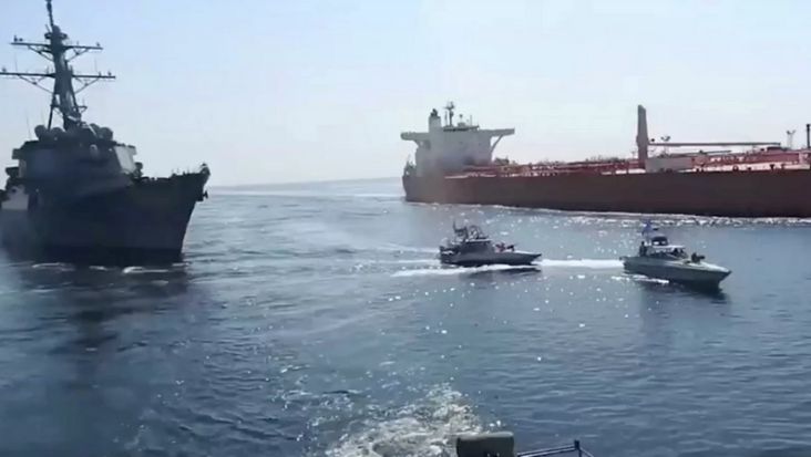 Tegang! Iran Rilis Video Panas IRGC Hadang Kapal Perusak AS Hendak Sita Tanker Minyak