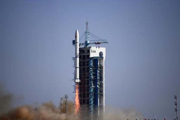 China Meluncurkan Dua Satelit Militer Rahasia