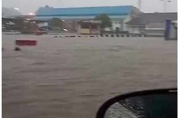 Kota Sukabumi Dikepung Banjir, Terminal Berubah Jadi Danau