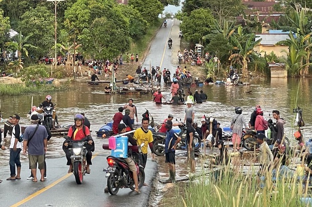 Soal Banjir Sintang, Faldo Maldini Sebut BNPB Sudah Turun Sejak Awal