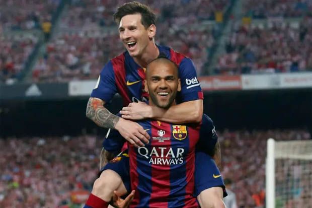 Dani Alves Akan Jemput Messi Kembali ke Barcelona