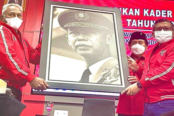 Dikagumi Megawati, Gambar Jenderal Hoegeng Dipajang di Sekolah Partai PDIP